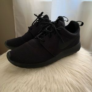 Nike Black Tennis Shoes